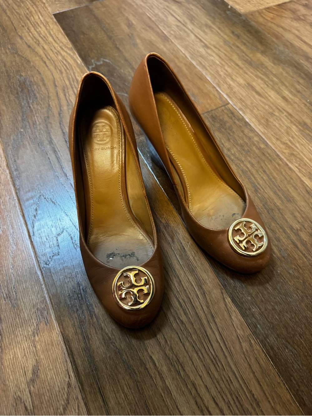 Tory Burch Tan Leather Logo Round-Toe Pumps with Gold Emblem